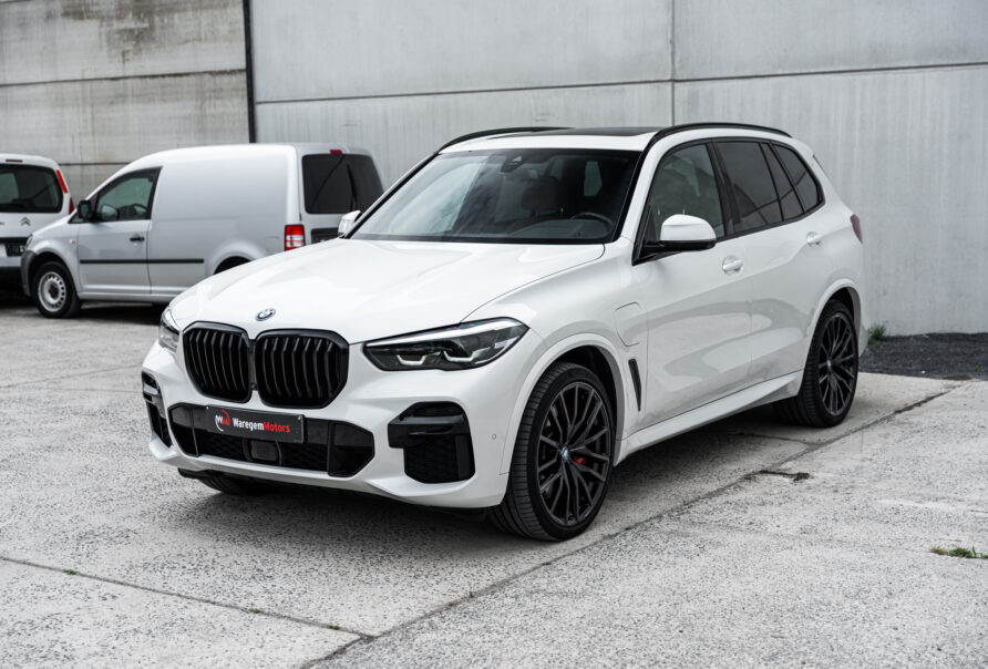 BMW X5 | 45e | M-pack | 22" | Pano | Black pack | Comfort seats