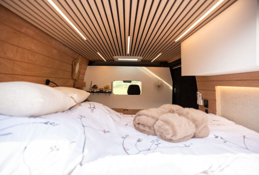 Citroën CamperVan Warm Water Boiler Luifel met LED strip AIRCO + VERWARMING in de leefruimte - Victron equipment - Koelkast met diepvries - inductiekookplaat