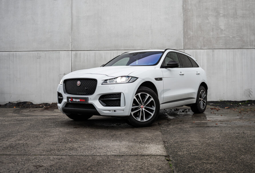 Jaguar F Pace 09