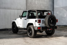 Jeep Wrangler Sahara wit custom 28