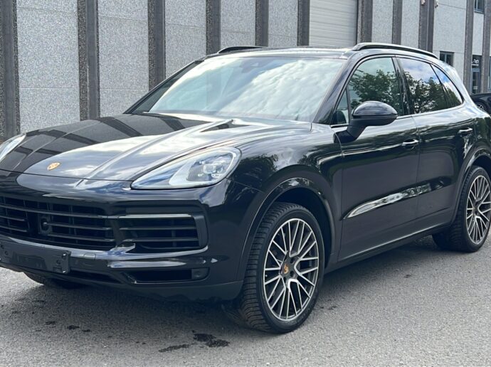 Porsche Cayenne 3.0 V6 Pano Distance Bose Keyless Blind Spot Lane assist Venti seats