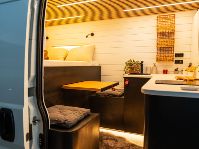 Citroën CamperVan AIRCO + VERWARMING in de leefruimte - Victron equipment - Koelkast met diepvries - inductiekookplaat