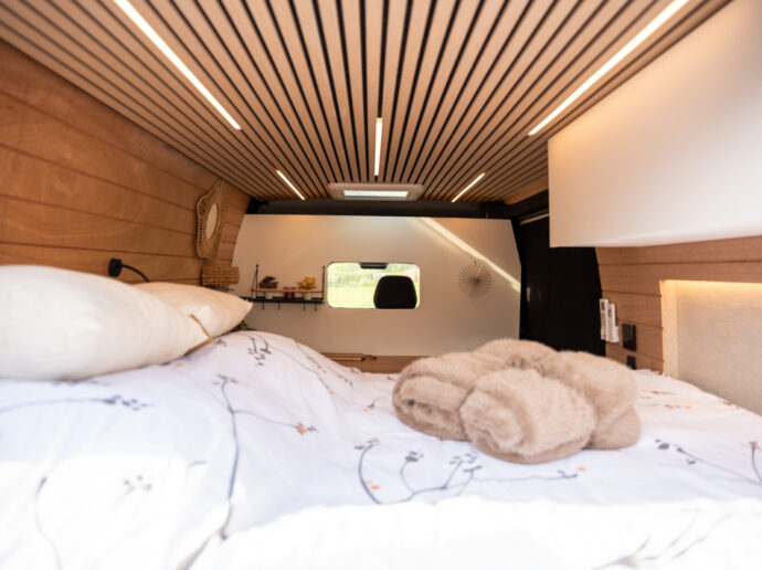 Citroën CamperVan Warm Water Boiler Luifel met LED strip AIRCO + VERWARMING in de leefruimte - Victron equipment - Koelkast met diepvries - inductiekookplaat
