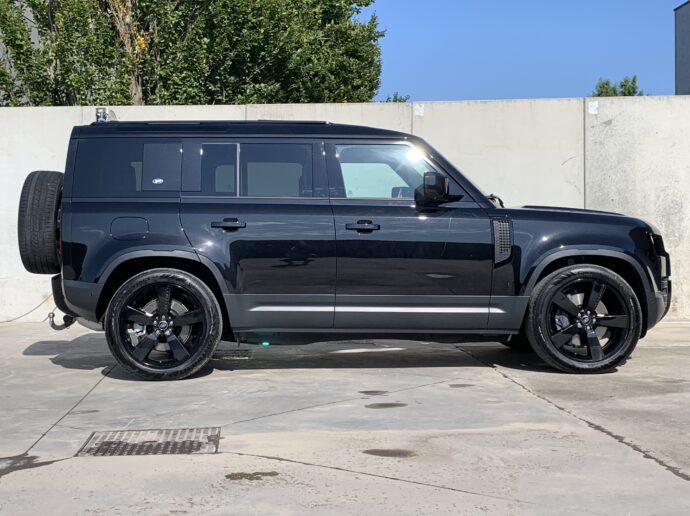 AVAILABLE !!!  NEW DEFENDER 110 D200 7 seat Panoramisch dak Black Pack 22" Wheels