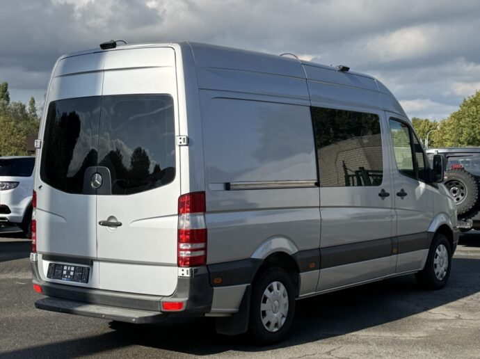 Lichtrijke Mercedes Sprinter Camper Van AUTOMAAT Victron equipment