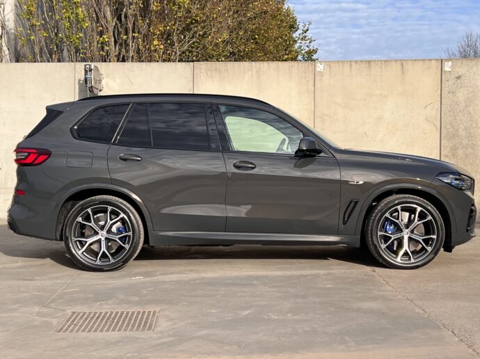 New BMW X5 45e Hybride xDrive in Individual Dravitgrau