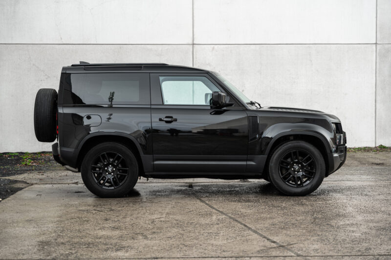 Defender 90 09